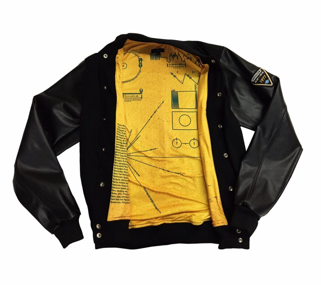 THE BLACK SHIP es una marca independiente mexicana para amantes de la ciencia y astronomía